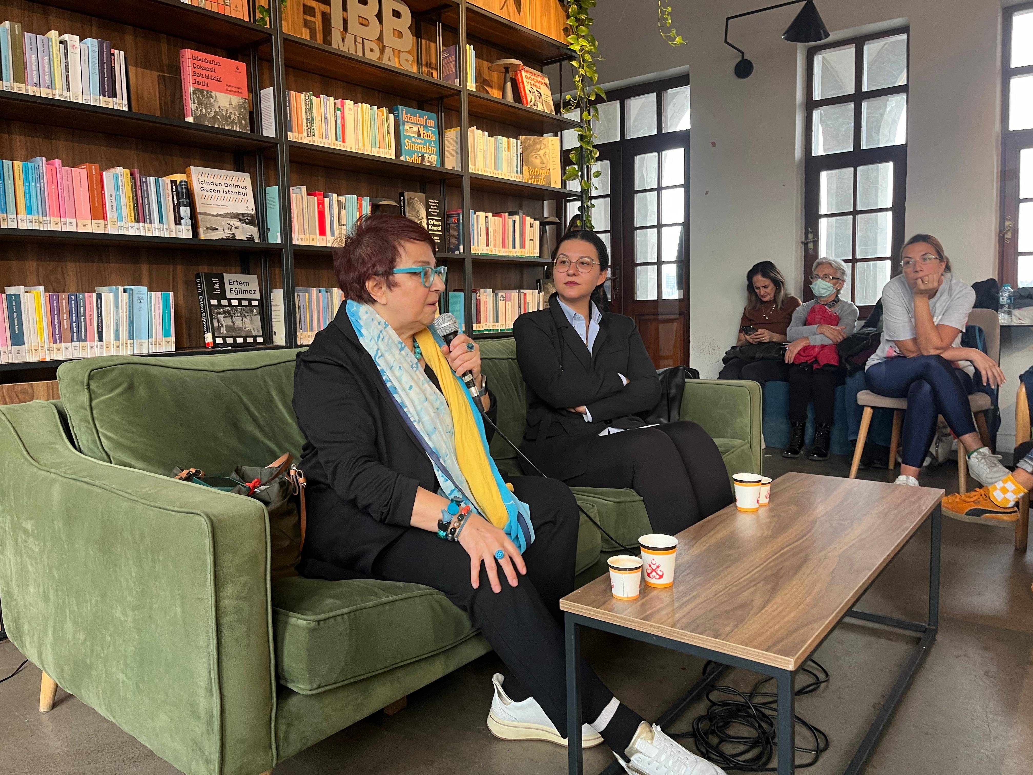 Buket Uzuner Moda’da okurlarıyla buluştu